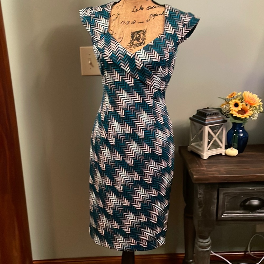 White House Black Market dress size 4. NWT.